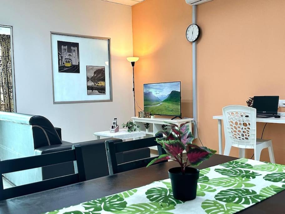 Superb Airport 2br Suite# Straits Intl# Msgchair