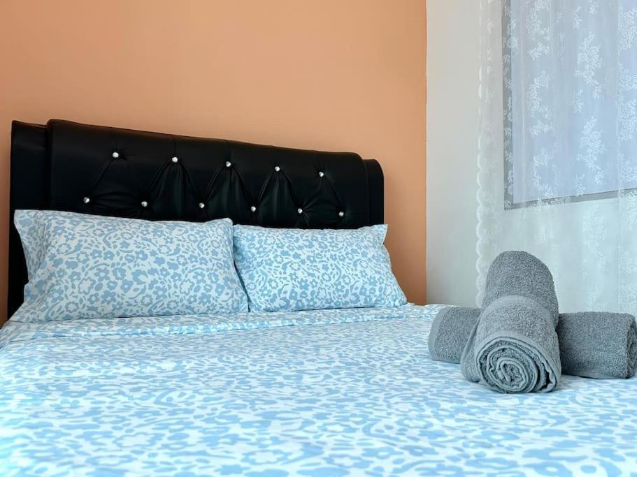 Apartment Superb Airport 2br Suite# Straits Intl# Msgchair